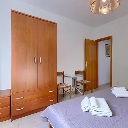 Apartman Alba-5 By Interhome