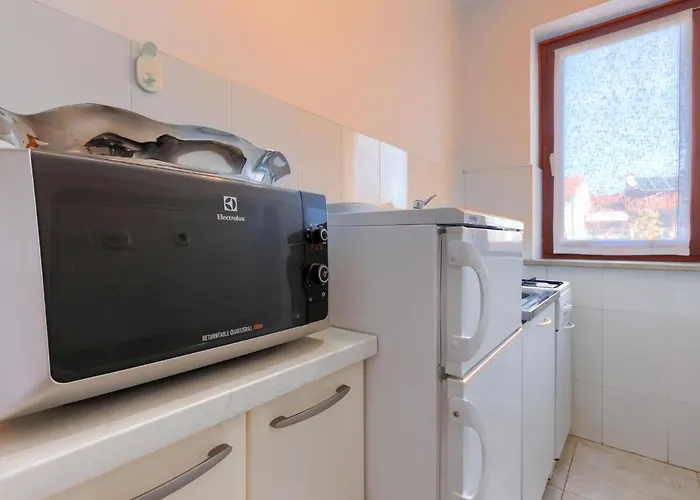 Alba-5 By Interhome 로비니