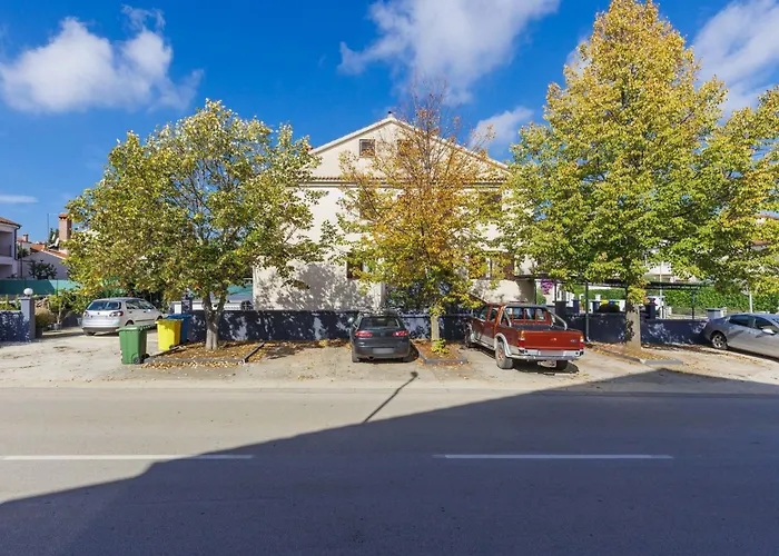 Alba-5 By Interhome * 로비니